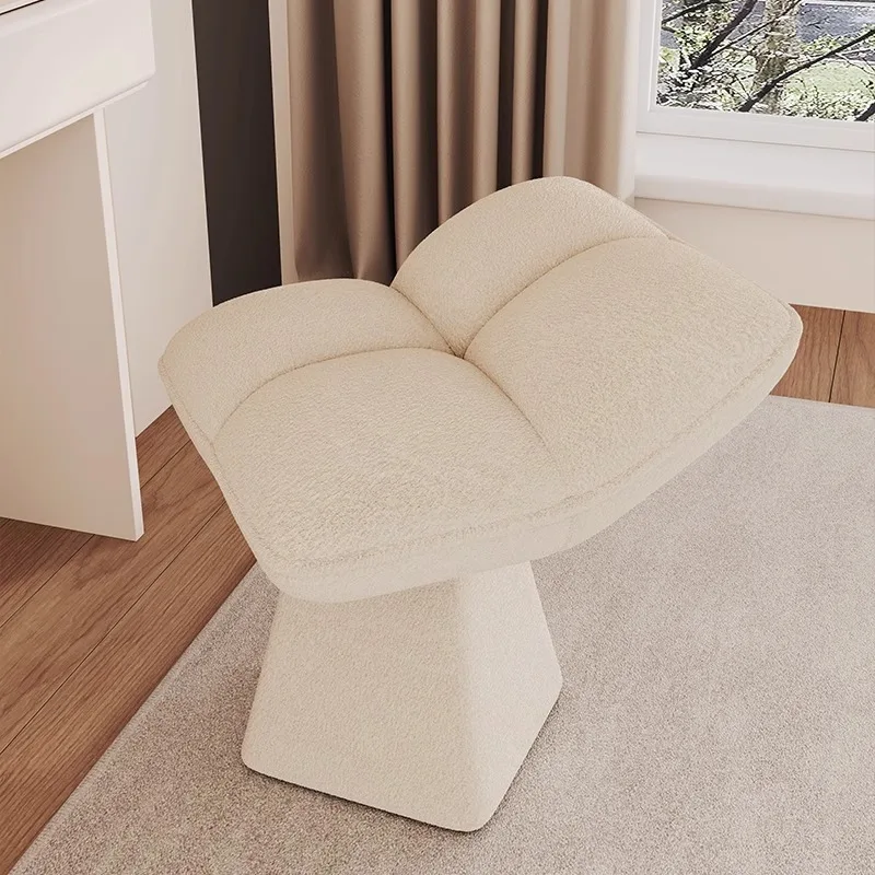 クリエイティブなドレッシングテーブルメイクアップスツール、リ - Beauty Makeup Chair のレビューと価格