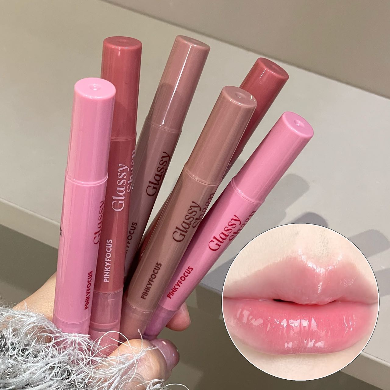 ピンキーフォーカス ハイドレーティング セラム リップグロス - Lip Gloss Plumping のレビューと価格