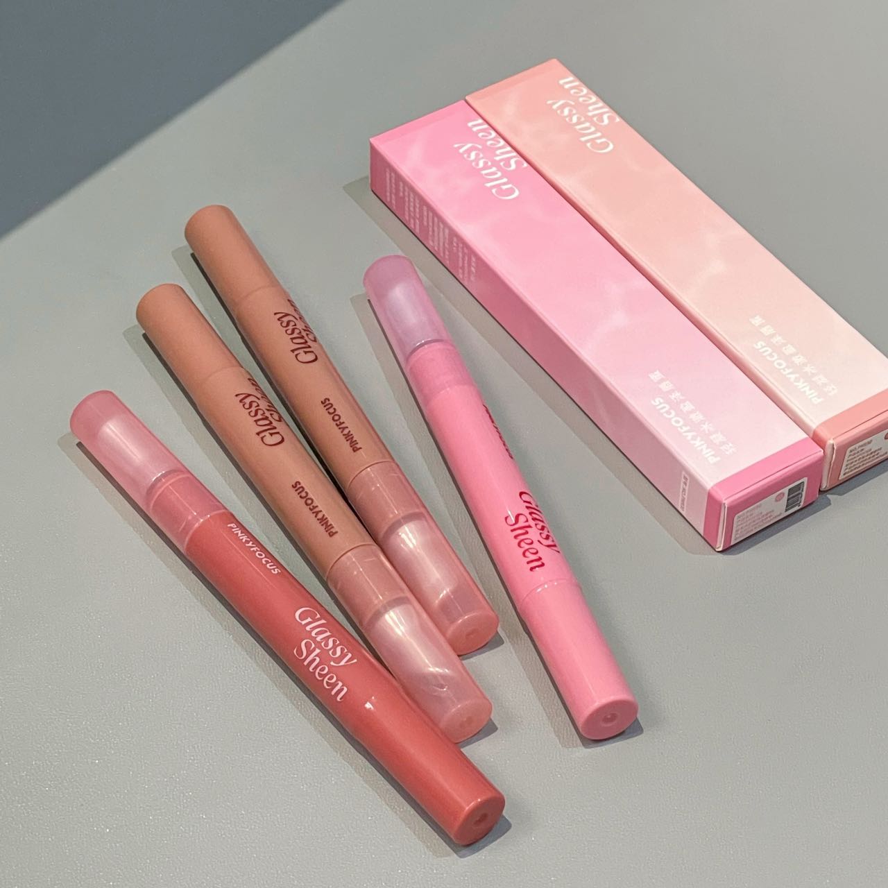 ピンキーフォーカス ハイドレーティング セラム リップグロス - Lip Gloss Plumping のレビューと価格