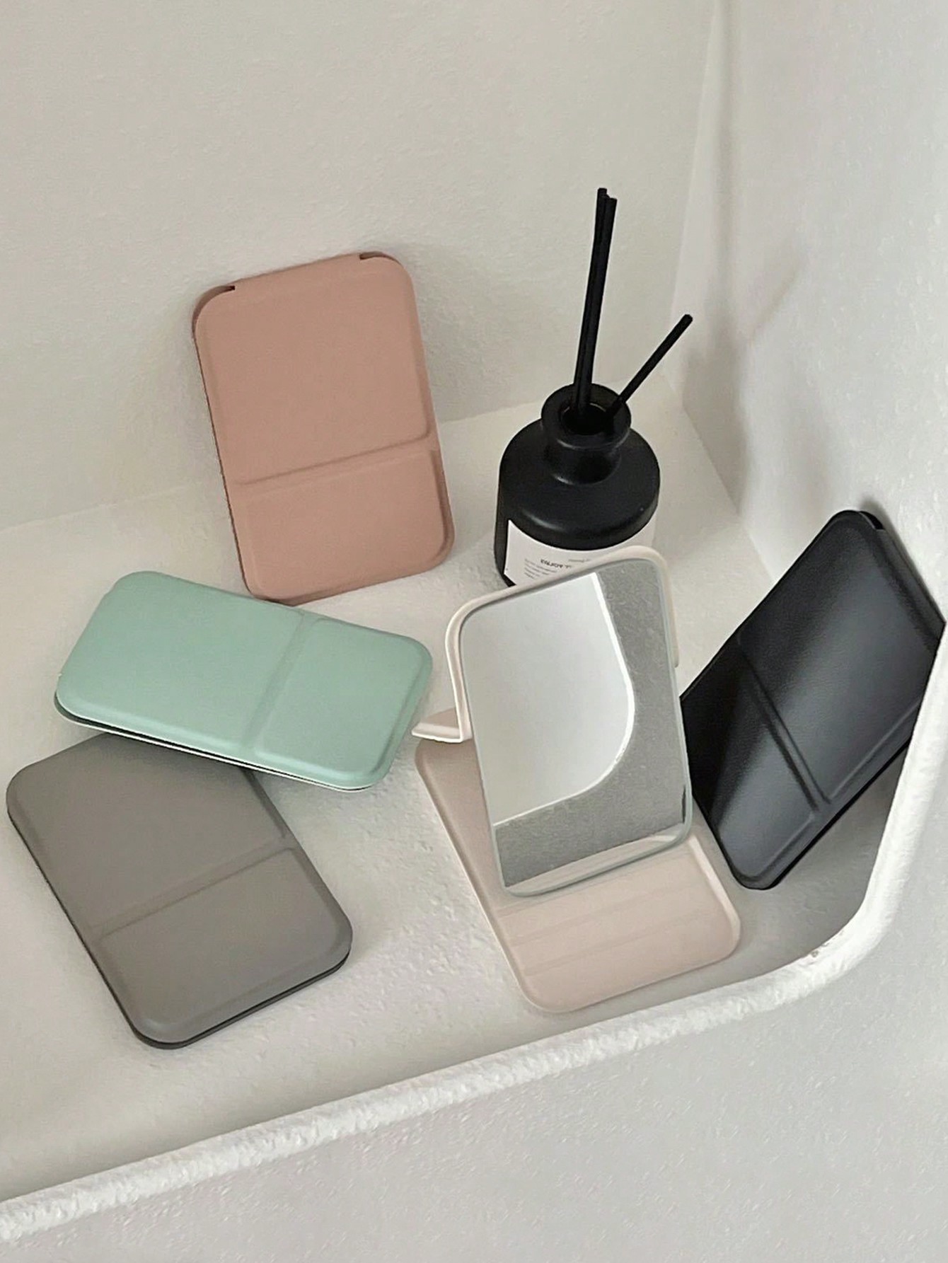 携帯用折りたたみミニメイクアップミラーセット 1/5個入り  - Beauty Makeup Gift Sets のレビューと価格